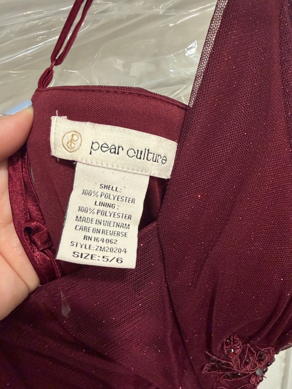 EUC Sleeveless Burgundy V-Neck Prom Dress - Picture 2 of 6